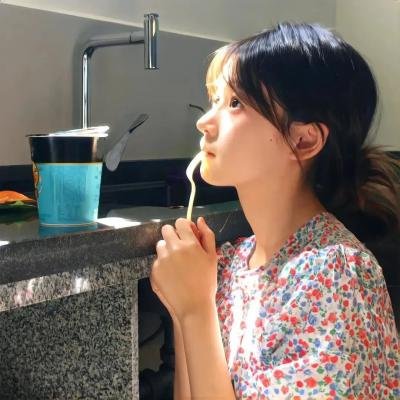 小女孩莫妮卡