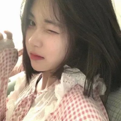 她